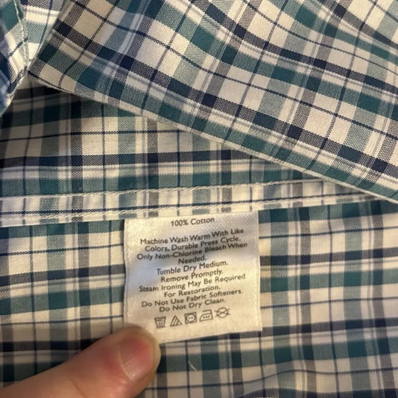 Eddie Bauer Button Down Mens Size M Blue and White Wrinkle Resistant Relaxed - Picture 6 of 6